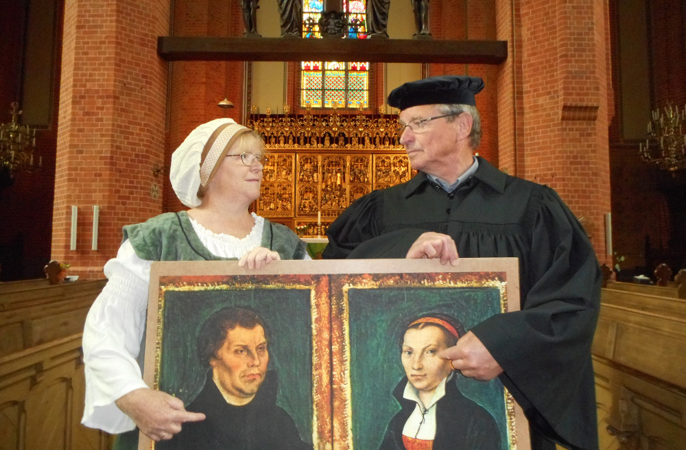 Auf dem Klosterfest in Rühm bekommen die Besucher einen amüsanten Einblick in das Alltagsleben der Eheleute Luther.