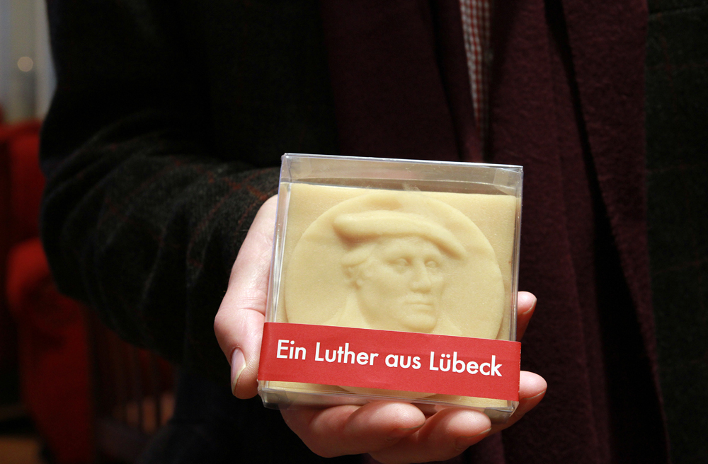 Lecker: der Luthertaler aus Marzipan