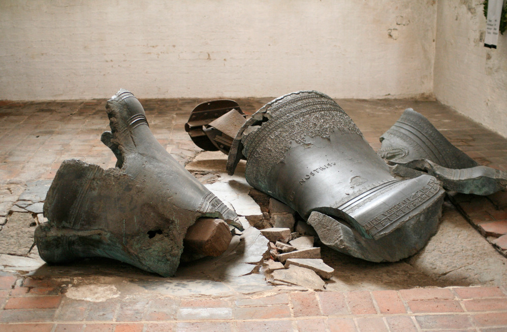 Glocken als Mahnmal in der Gedenk-Kapelle der Marienkirche in Luebeck.