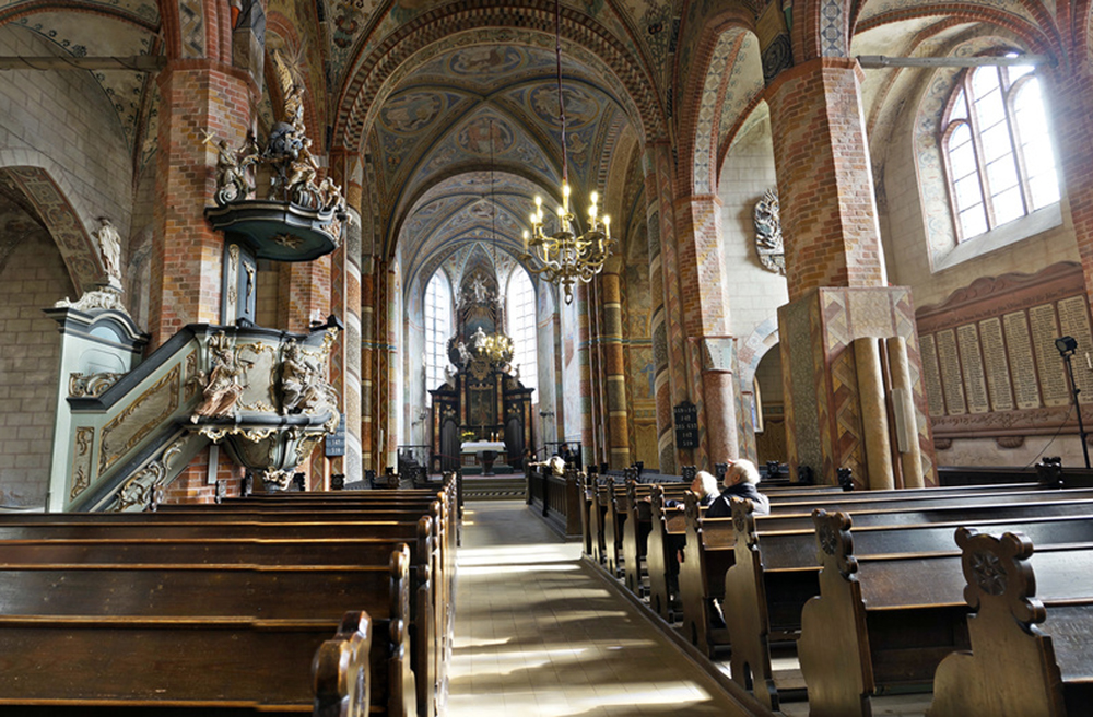 Blick in die Marienkirche auf Rügen