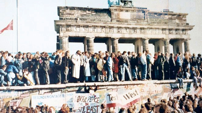 Im November 1989 tanzten die Menschen auf der Berliner Mauer