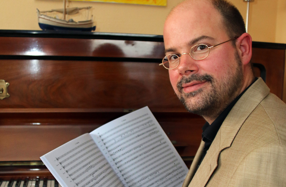 Am eigenen Klavier hat Constantin Grun die Messe komponiert