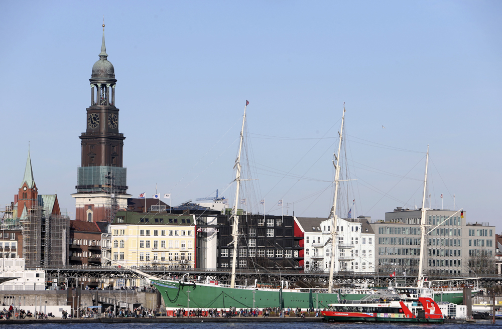 Der Michel, vom Hafen aus fotografiert