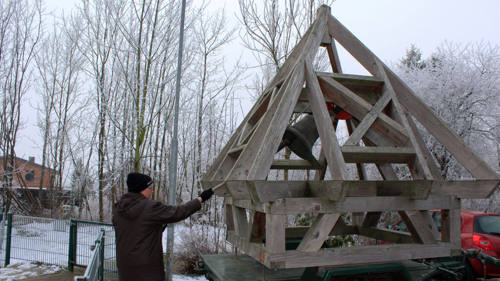 Image - Der mobile Glockenturm von Nusse-Behlendorf