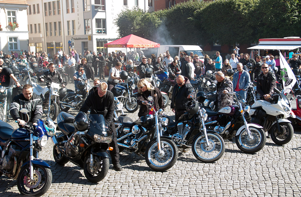 Die Biker kommen am Sonntag auf dem Marktplatz zusammen (Archivbild)