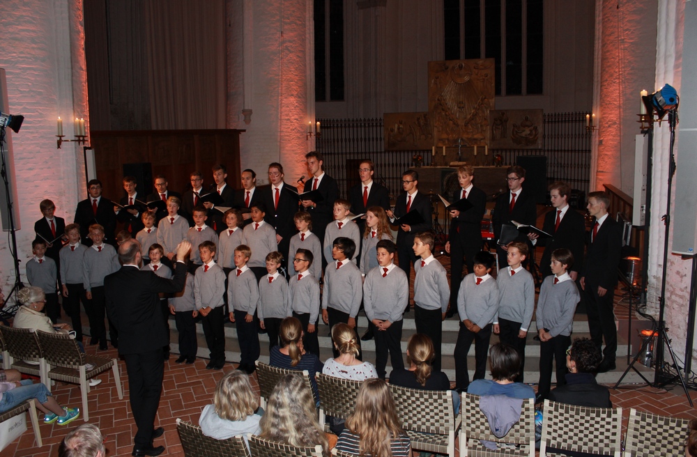 In der Hauptkirche St. Katharinen begeisterte der Neue Knabenchor Hamburg