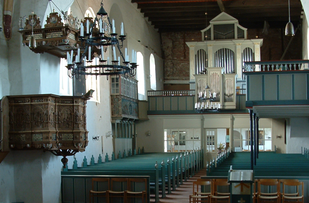 In Nieblum auf Föhr ist die St.-Johannis-Kirche seit 1987 Spielstätte des Musik-Festivals. Sie wird auch „Friesendom“ genannt.