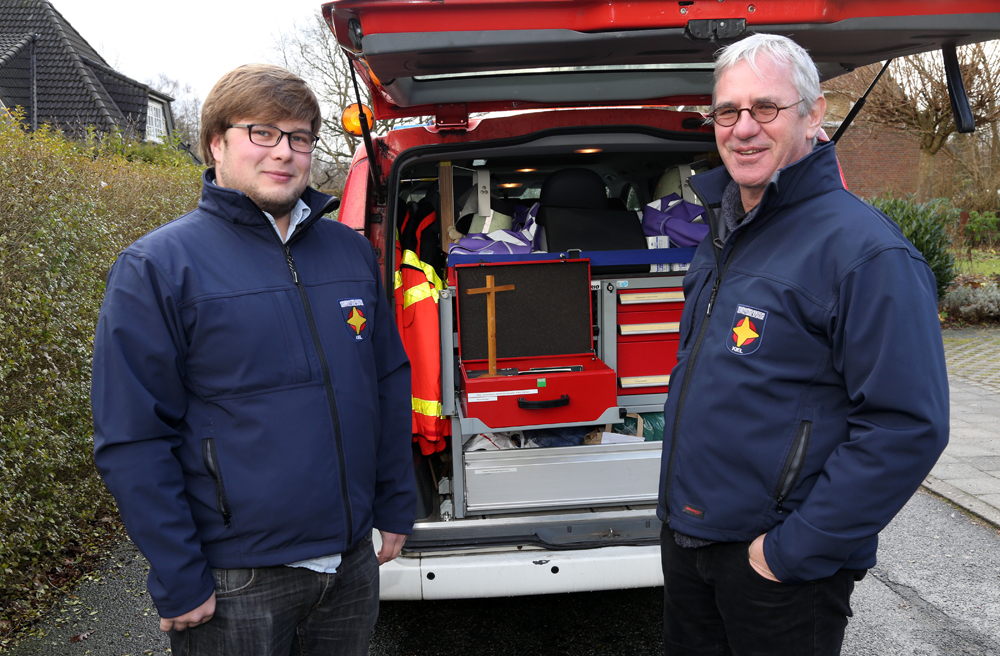 Notfallseelsorger Michael Hinzmann-Schwan (rechts) und DRK-Rettungssanitäter Christoph Freier