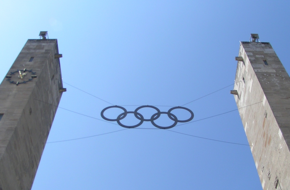Die olympischen Ringe am Olympiastadion von Berlin