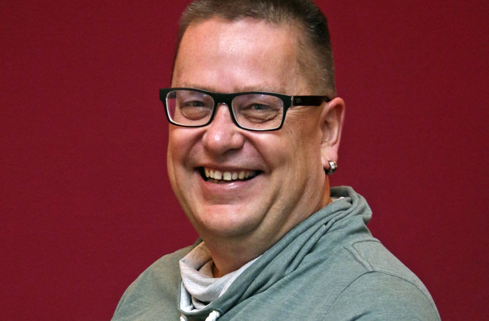 Pastor Björn Völkers predigt Heiligabend im Tatto-Studio