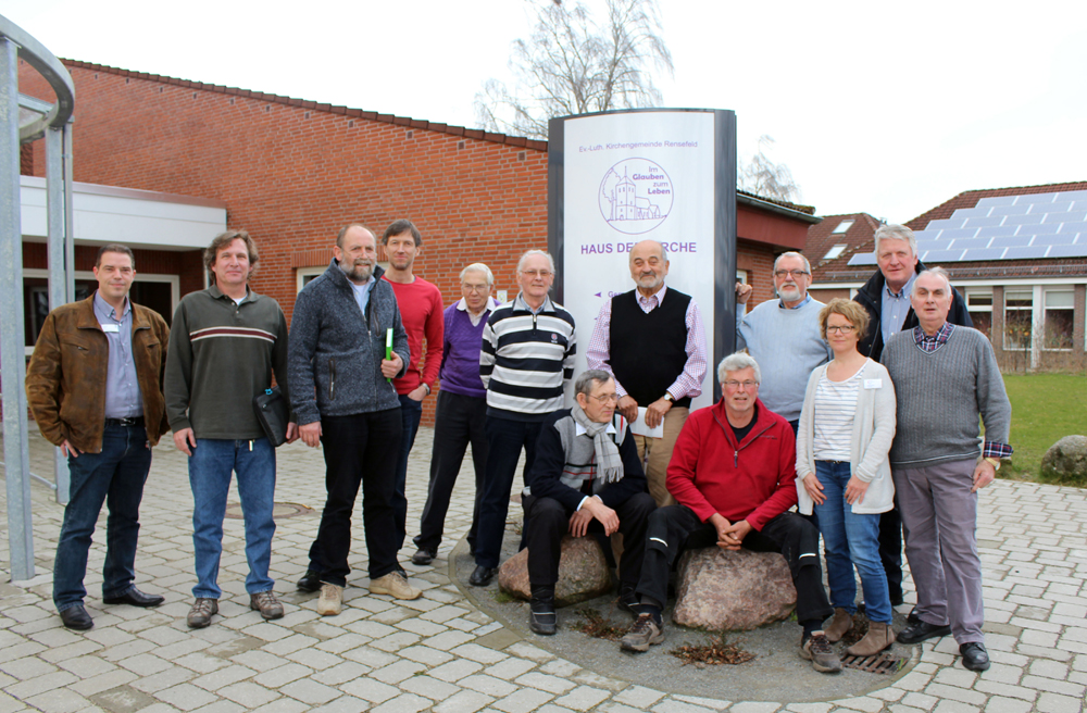 Die Teilnehmer des Kurses „Männer pflegen“ am Gemeindezentrum der Kirchengemeinde Rensefeld