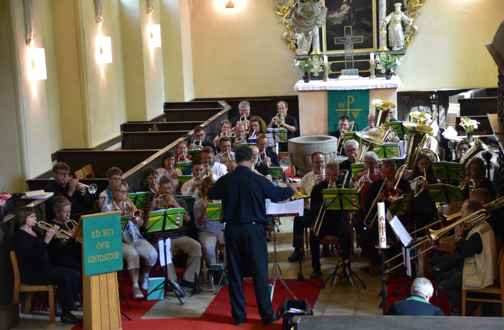 43 Musizierende saßen vor Kurzem im Chorraum der St. Petrikirche zu Garz, als der dortige Posaunenchor sein Jubiläum feierte.