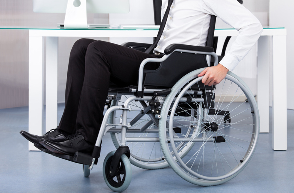 Im Rollstuhl zu einem geschäftlichen Termin