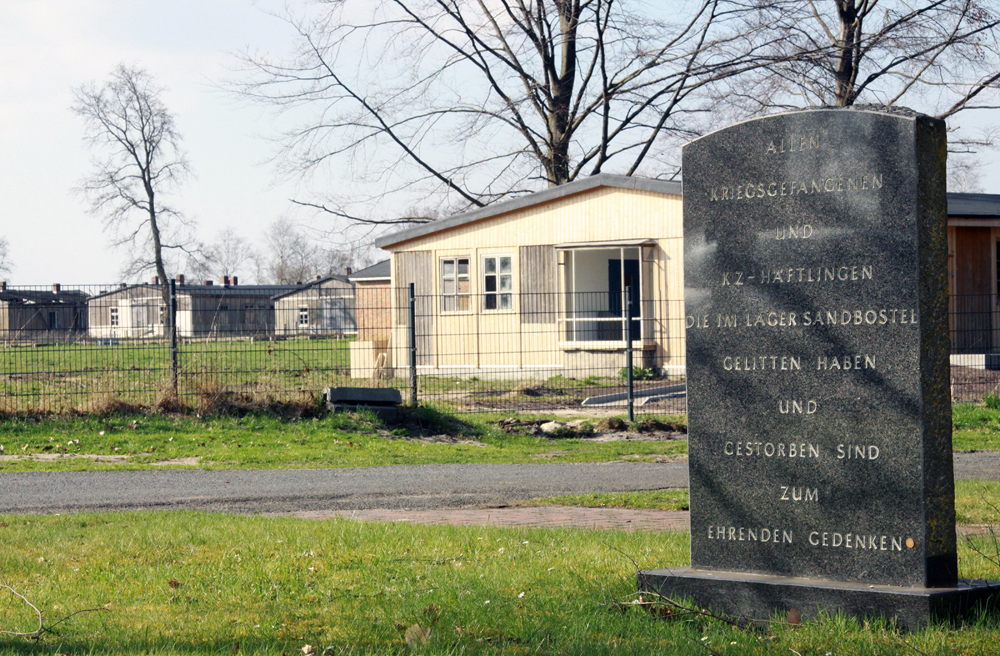 Gedenkstein auf dem Gelände des ehemaligen Kriegsgefangenenlagers Sandbostel