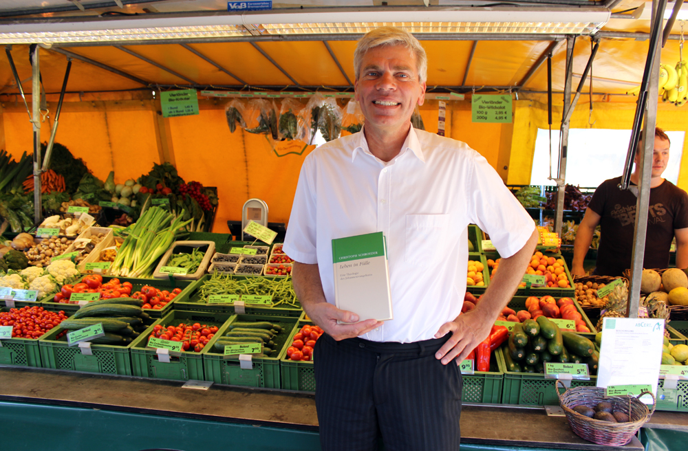 Die Fülle ist mehr als ein Obststand auf dem Markt. Pastor Schroeder zeigt sein Werk „Das Leben in Fülle“