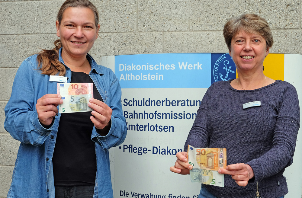 Janine Trepel und Irina von Daak-Pyne (v.l.) von der Schuldnerberatung der Diakonie Altholstein