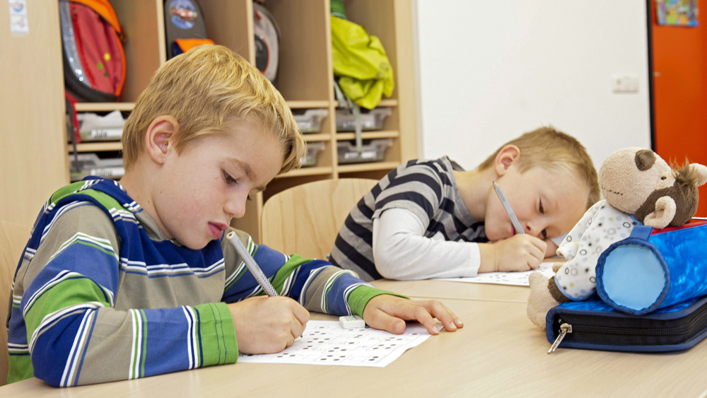 Schüler beim Unterricht (Symbolbild)