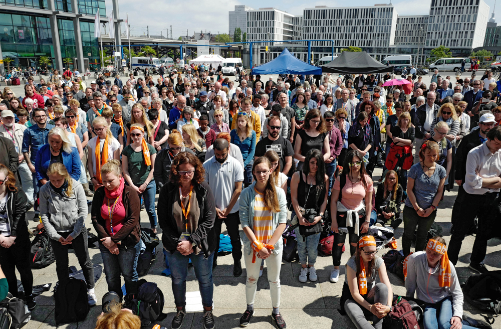 Image - Der Kirchentag schweigt für die Opfer im Mittelmeer