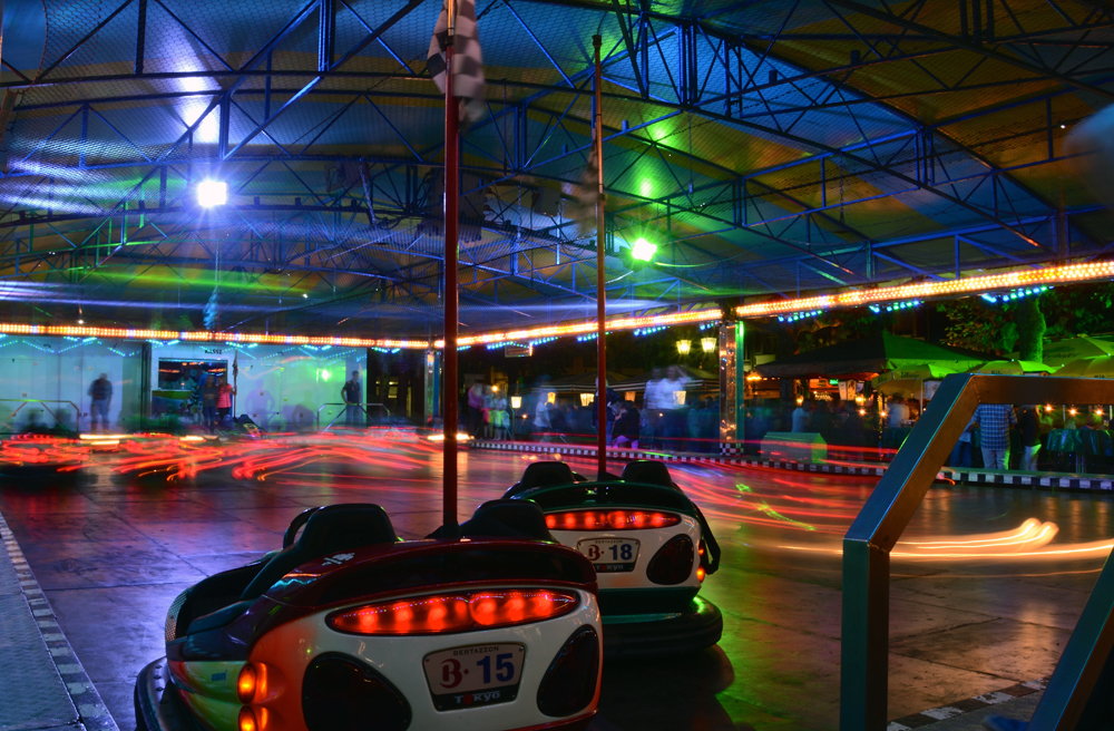 Zum Gottesdienst kommen die Schausteller an den Autoscooter (Symbolbild)