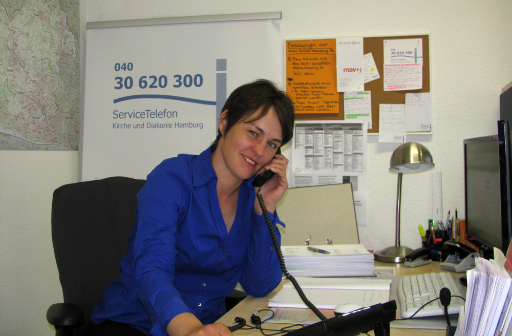 Simone Zander leitet das Servicetelefon Kirche und Diakonie
