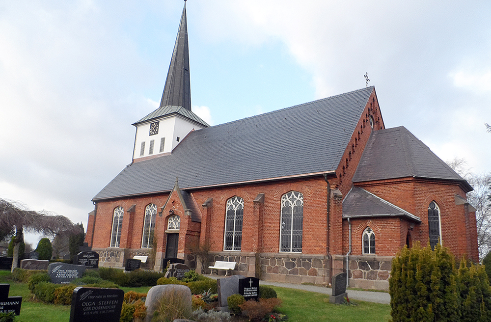 Die Kirche und ihr neues Dach