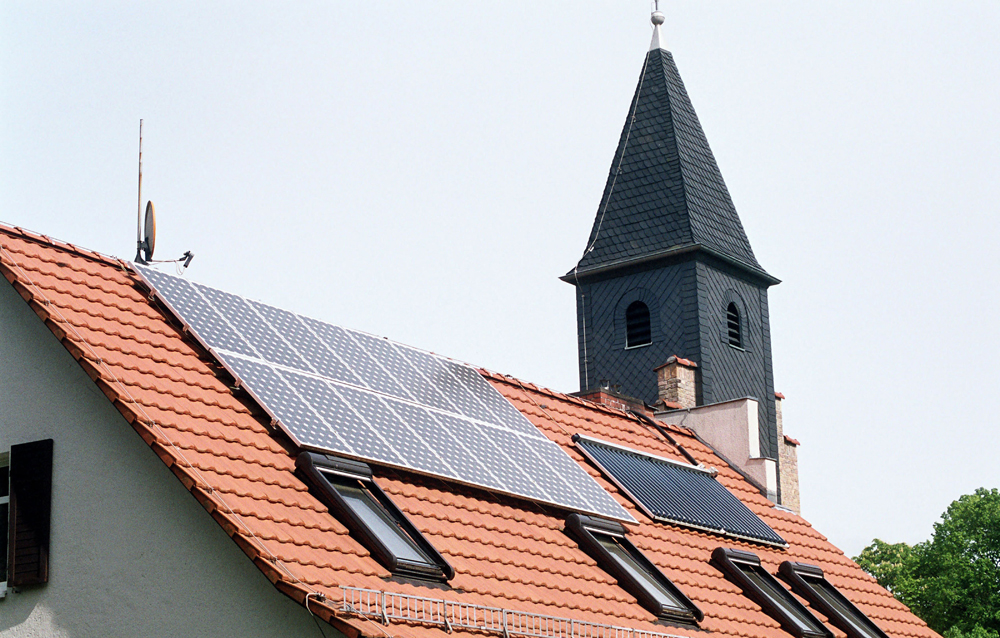 Auf auf Kirchendächern sollen Solaranlagen installiert werden (Archiv)