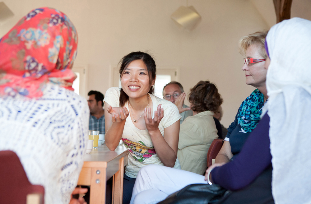 In betreuten Sprachcafés treffen sich die Projektpartner, um sich auszutauschen, zu informieren und sich gegenseitig Anregungen zu geben