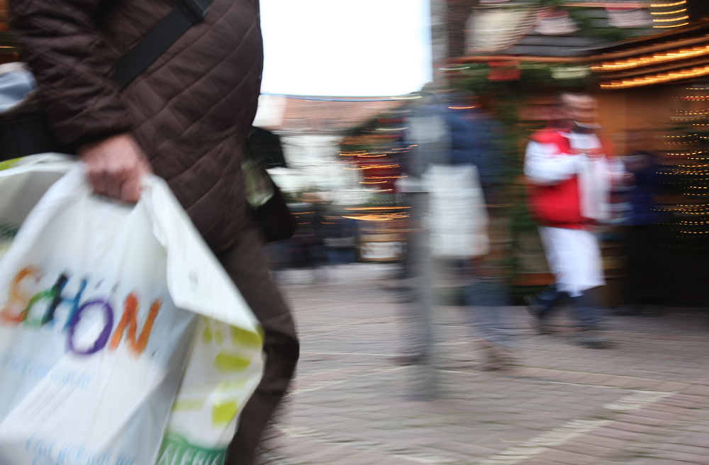 Advent bedeutet für viele Menschen Geschenke einkaufen, wie hier an der Marktkirche in Hannover