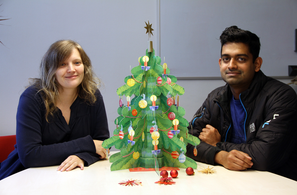 Andrea Meenken, Sozialberaterin beim Studierendenwerk, und Amareh Lenka aus Indien