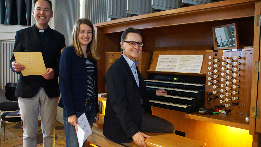 An der Petri-Orgel (v.l.): Ralf Brinkmann, Friederike Weinzierl und Thomas Dahl