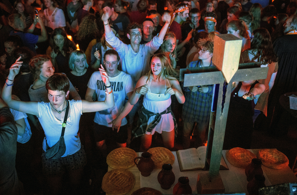 Im Columbia-Theater fand ein Techno-Gottesdienst statt, Abendmahl inklusive