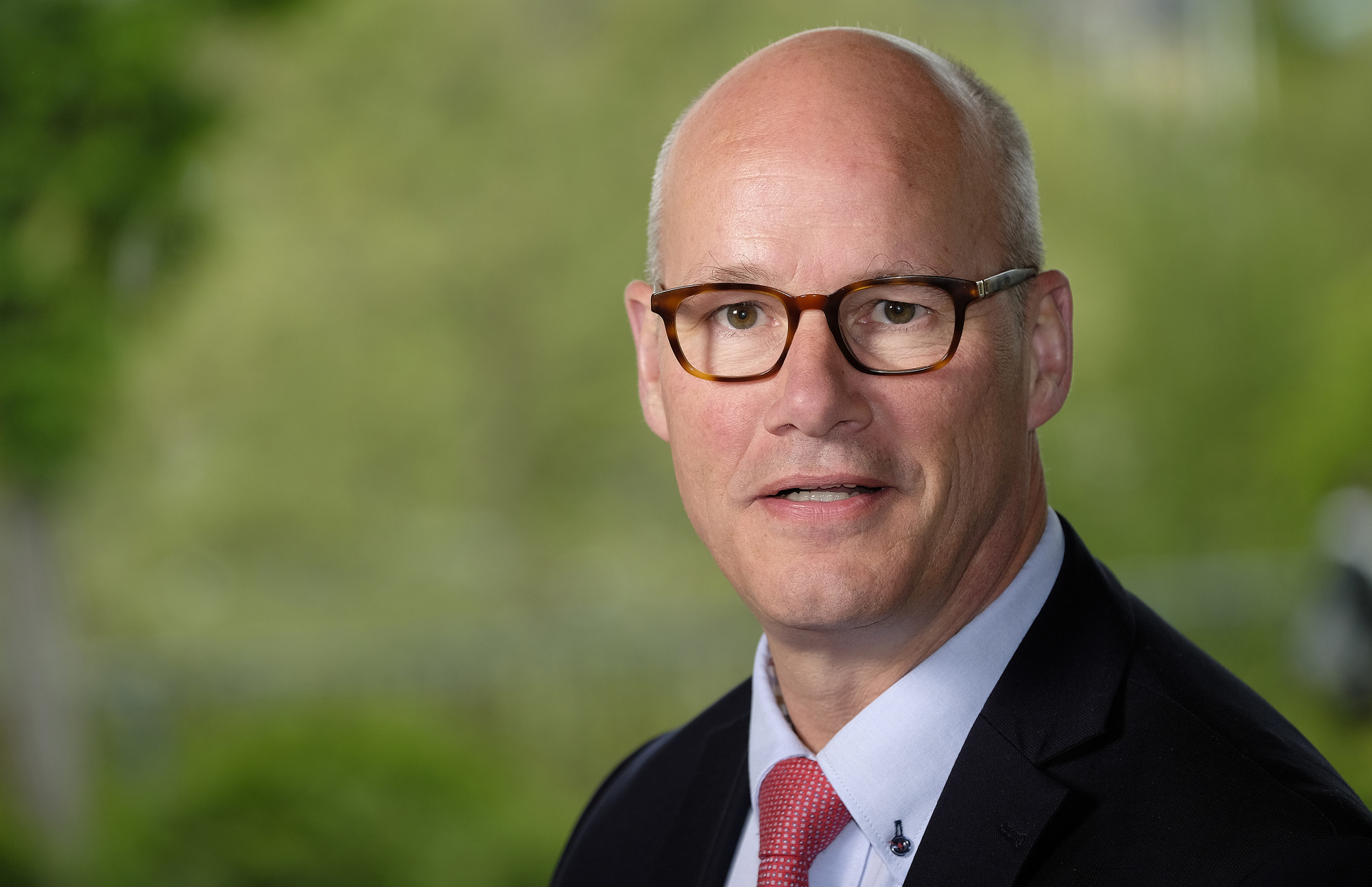 Einen offenen Kurs, der viele verschiedene Meinungen zulässt schlägt Thies Gundlach vor.