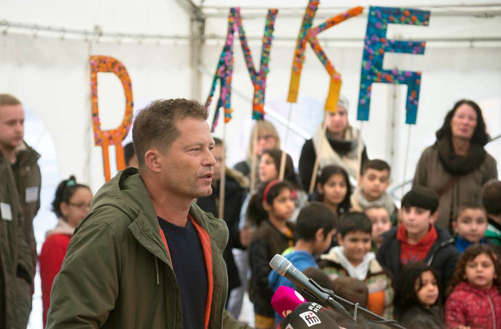Schauspieler Til Schweiger bei der Eröffnung eines Kindergartens für Flüchtlinge in Osnabrück, den er mitfinanziert hat