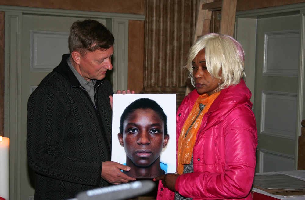 Pastor Sieghard Wilm und Florence K., die Mutter des getöteten Florent