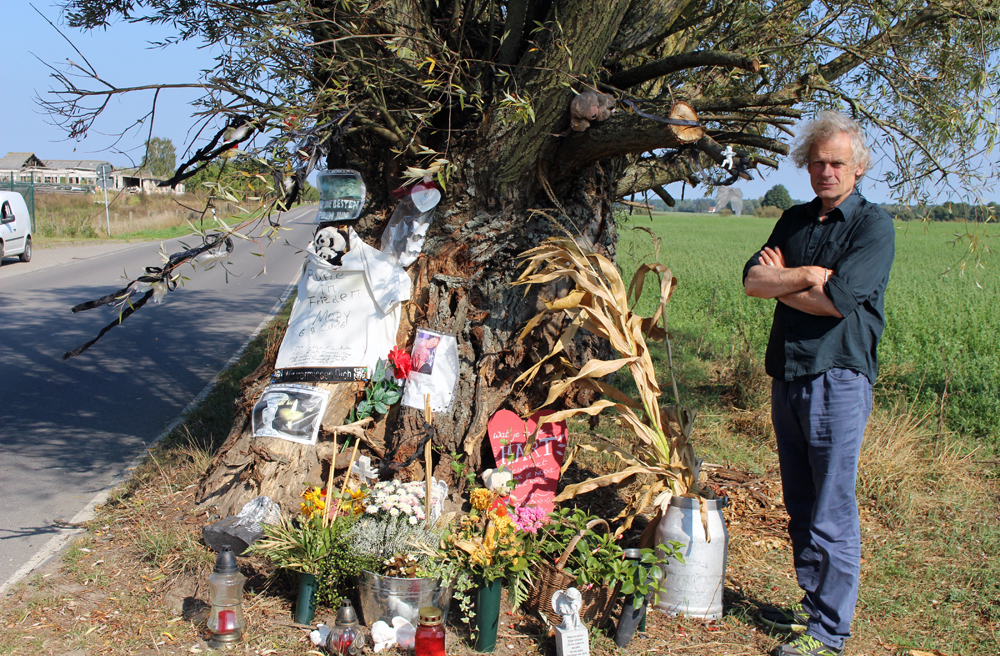 Pastor Andreas Schorlemmer am Ort des Unfalls