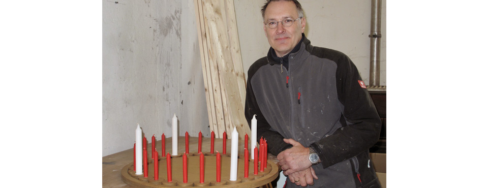 Image - Ein Adventskranz, der nur 22 Kerzen hat