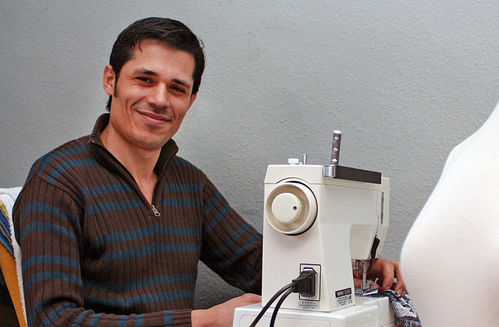 Ahmad aus Syrien hat einen Traum: Als Schneider möchte er ein eigenes Geschäft eröffnen
