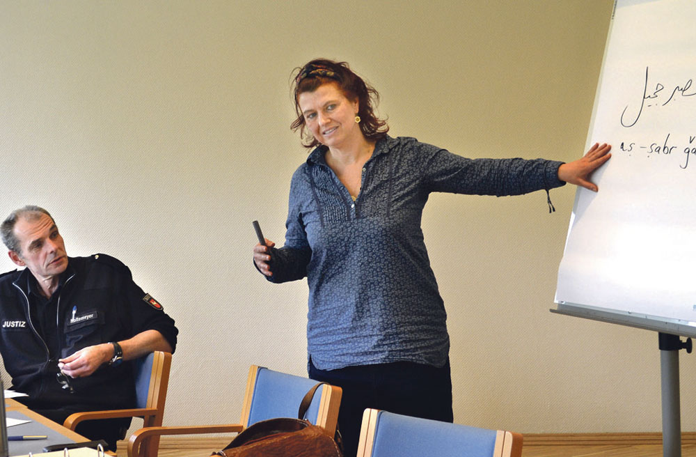 Image - Expertin gibt Sprachkurse für Flüchtlingshelfer