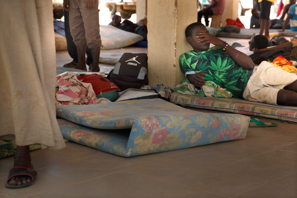 Ein Flüchtling im Ankunftszentrum in Agadez im Niger