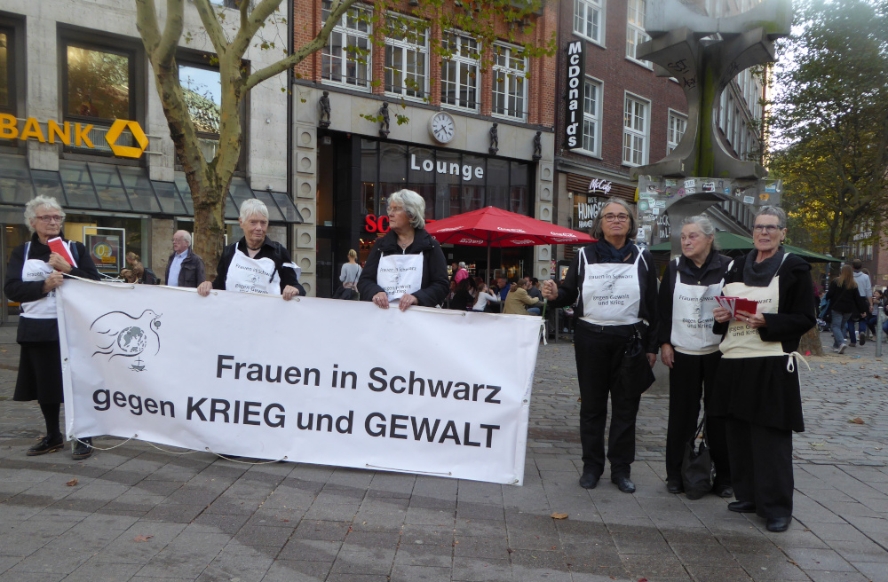 Seit 1993 protestieren die Frauen reglmäßig in der Hamburger Innenstadt. 