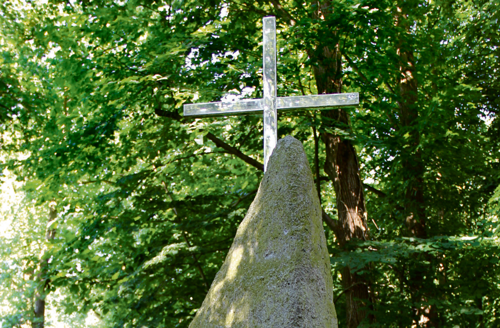 Das Steinkreuz in Stenum ist eines von neun Kreuzen am Pilgerweg „Ochtum, Marsch und Moor“