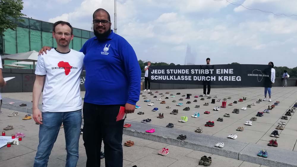 Image - Bündnis protestiert mit verwaisten Kinderschuhen