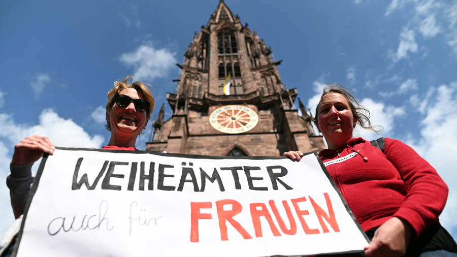 Prostest vor dem Freiburger Münster