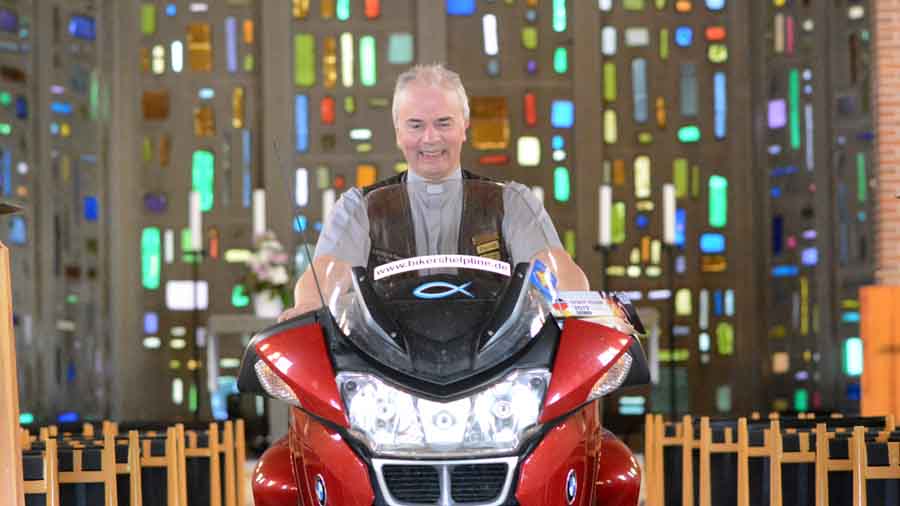 Biker-Pastor Uwe Stiller in der Flensburger St.-Michael-Kirche