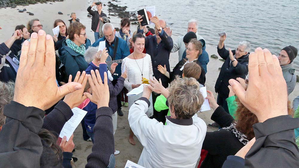 Andachte zum Strand gehöre zum Programm (Symbolbild)