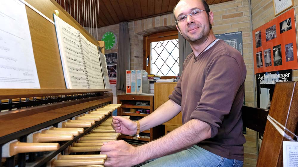 Carilloneur Christian Michel in der Glockenstube