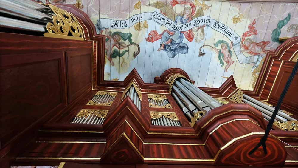 Die Arp-Schnitger-Orgel in Hamburg-Neuenfelde gehört zu den berühmtesten Orgeln des Nordens Foto: Stephan Wallocha / epd