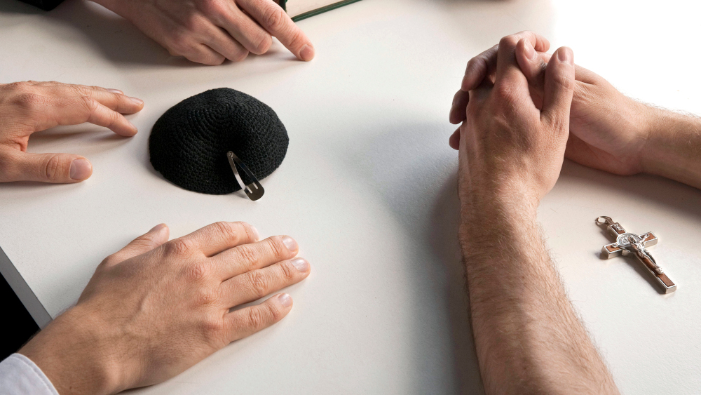 Der Krieg in Nahost stellt die Beziehung zwischen Juden und Christen auf die Probe (Symbolbild)