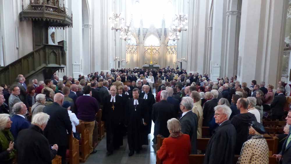 Auszug aus dem Dom