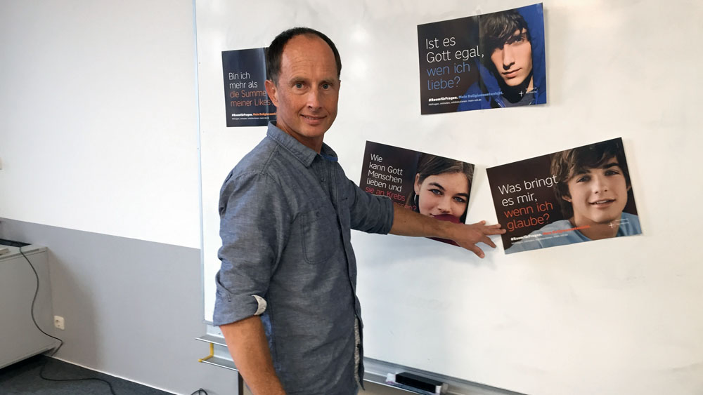 Image - Der Pastor aus dem Klassenraum